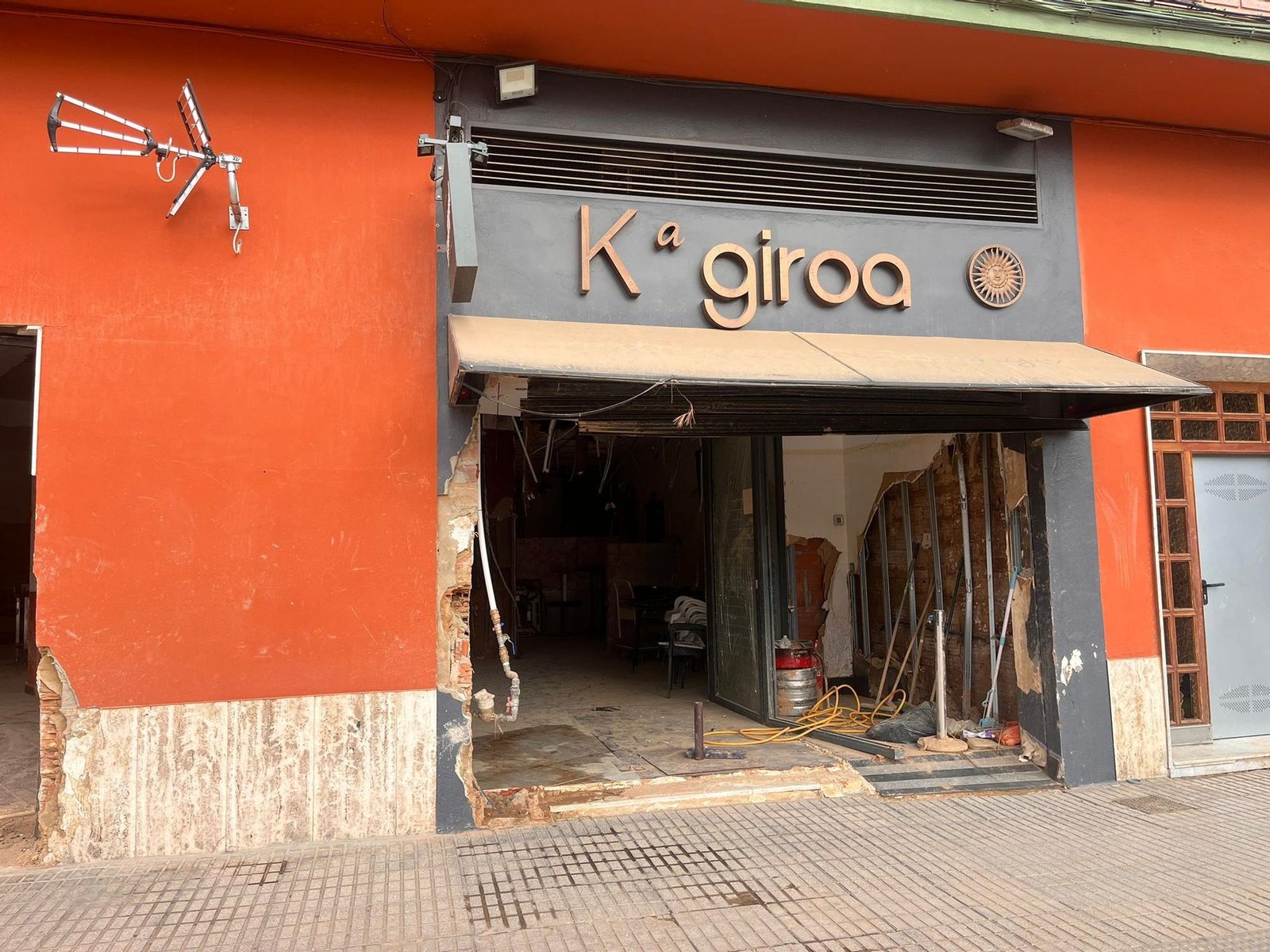 810da928-e3bd-4c8c-9061-fcf1999210e4_source-aspect-ratio_default_0