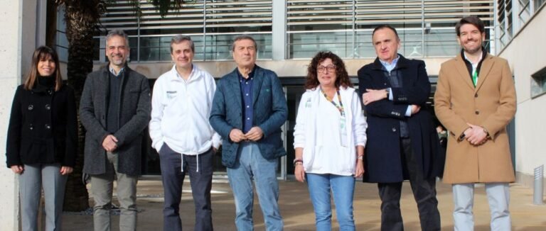 visita-del-consejero-de-sanidad-de-la-comunidad-valenciana-marciano-gomez-al-centro-de-salud-de-paiporta-foto-generalitat_34_1200x510 (1)