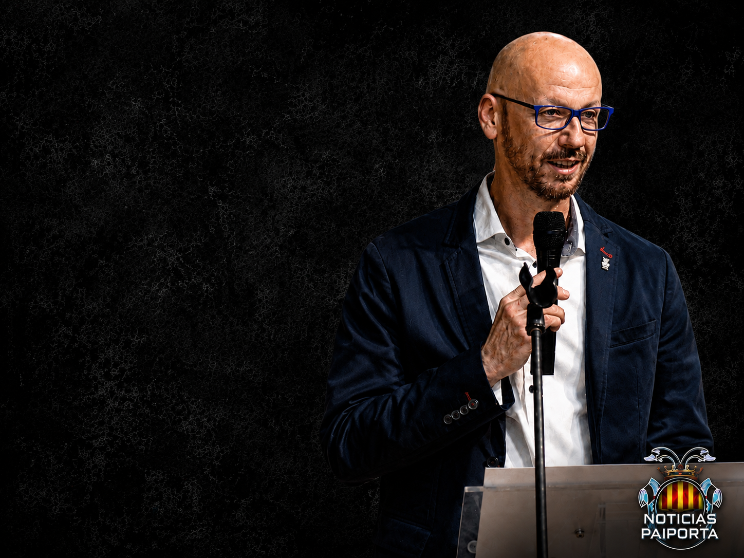 Concejal interviene en el pleno de Paiporta durante el debate sobre el comercio local