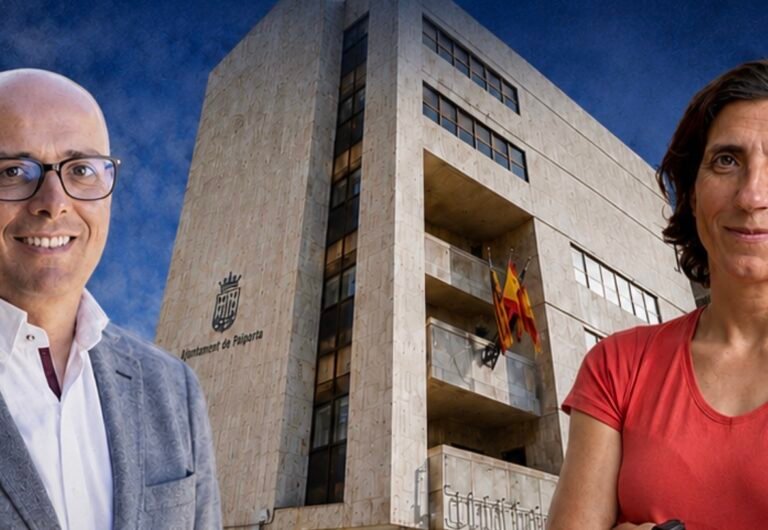 Ayuntamiento de Paiporta con representantes del Gobierno municipal