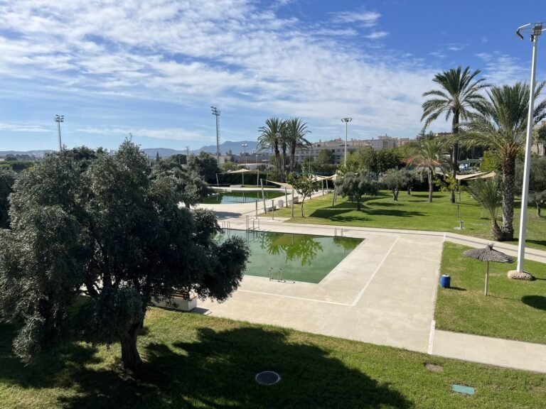 Piscina municipal de verano, instalaciones similares a las piscinas temporales de Paiporta